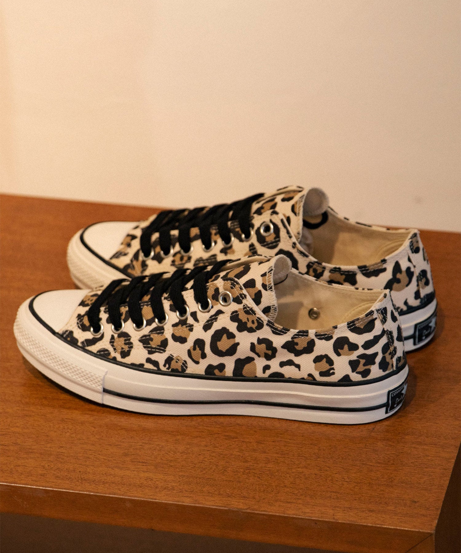 CHUCK TAYLOR MATERIAL OX