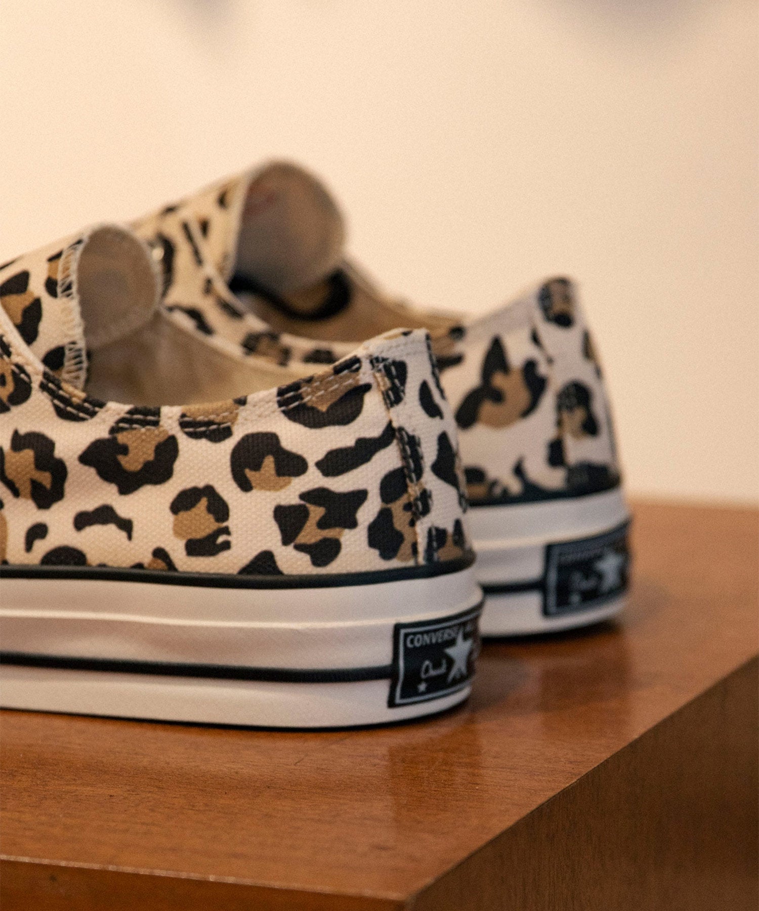 CHUCK TAYLOR MATERIAL OX