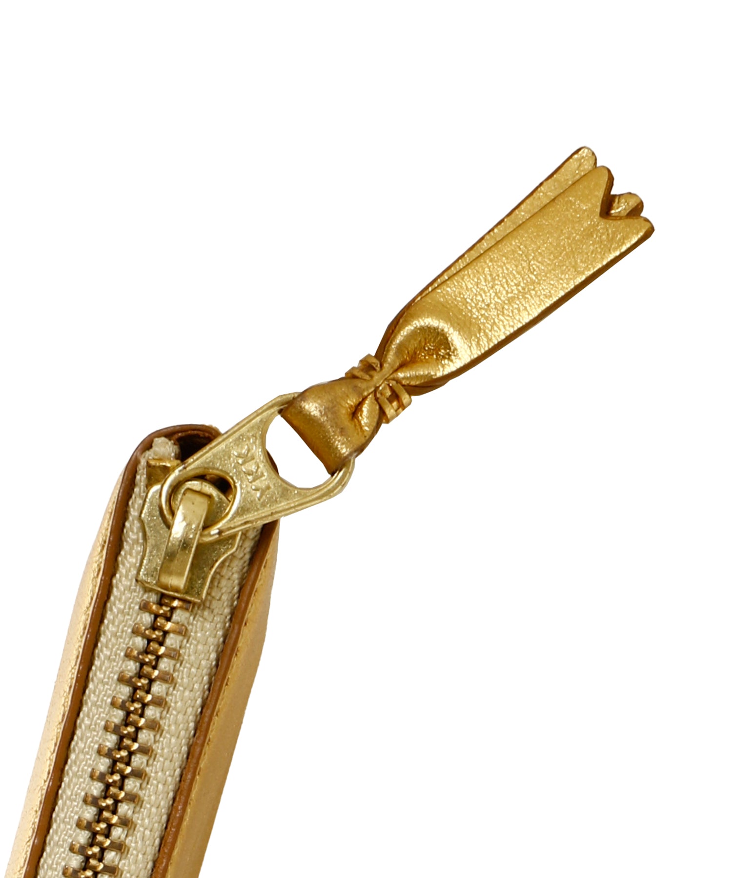 L-SHAPED ZIP WALLET