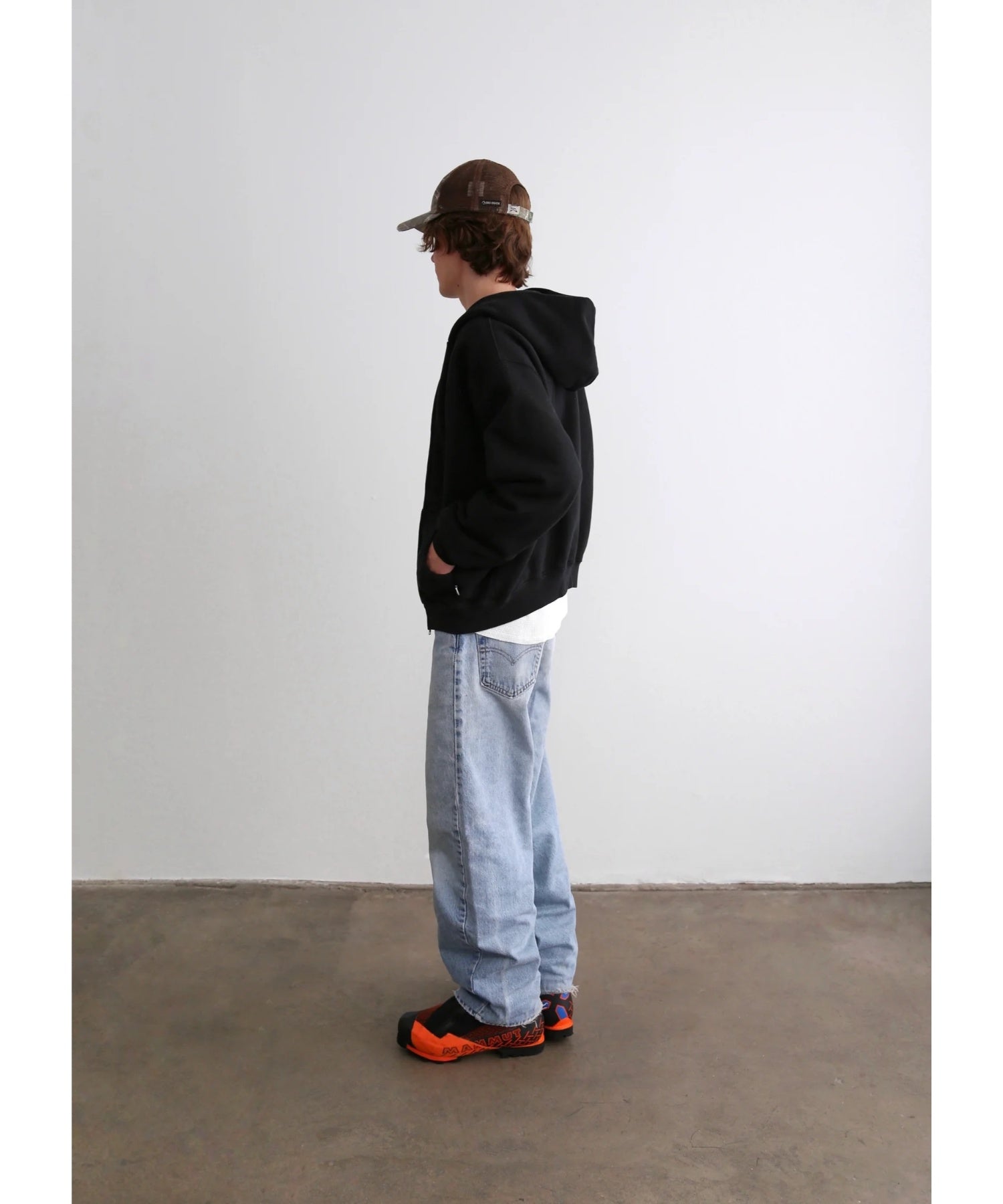 ZIP-UP HOODIE