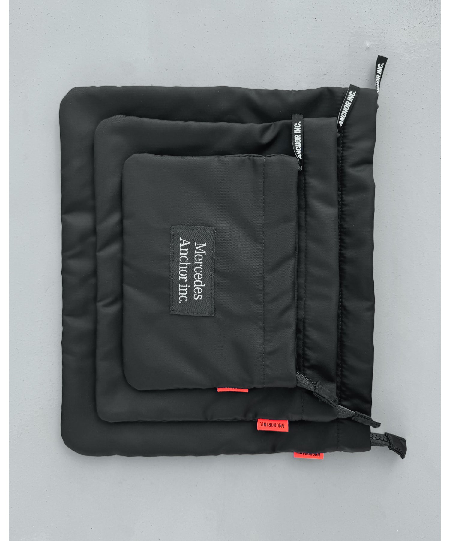 DETACHABLE ZIP POUCH SET
