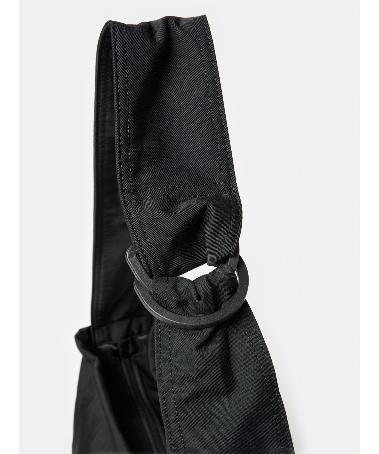 TECH SLING BAG