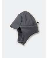 グレーの耳当て付きフリースキャップ