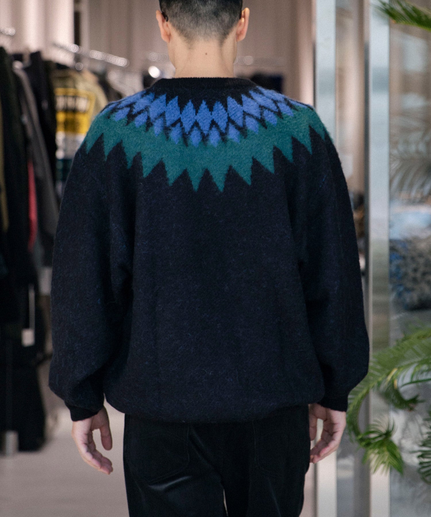 NATIVE ARROW C/N SWEATER
