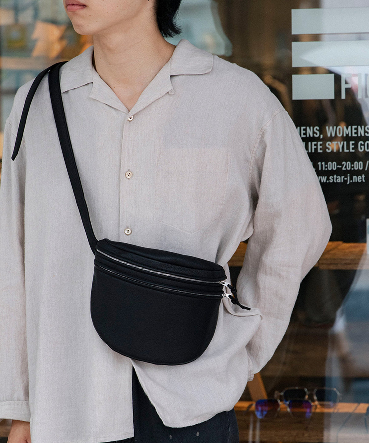 SHOULDER POUCH : M