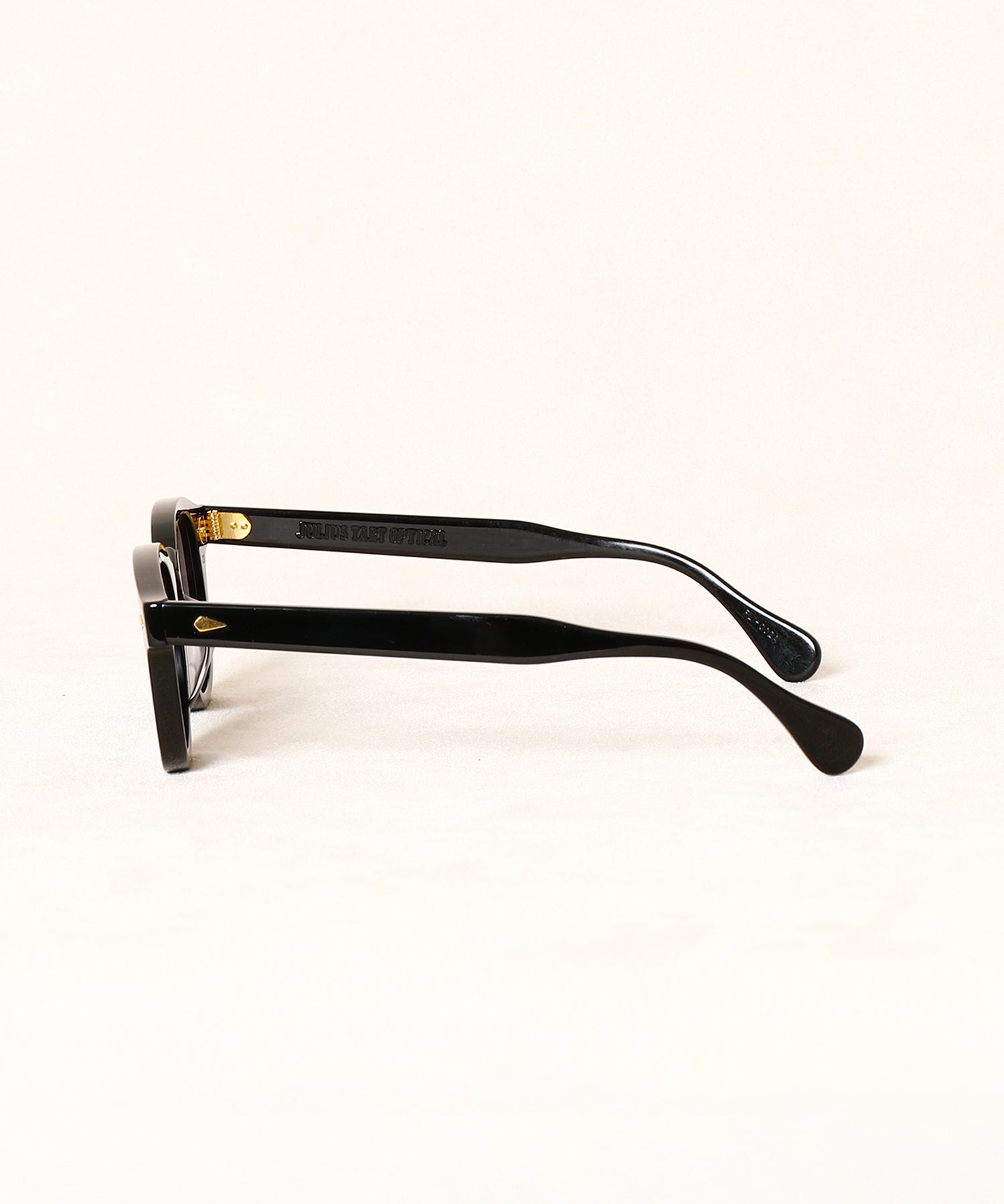 AR 46/22 Black/Gold Rivet