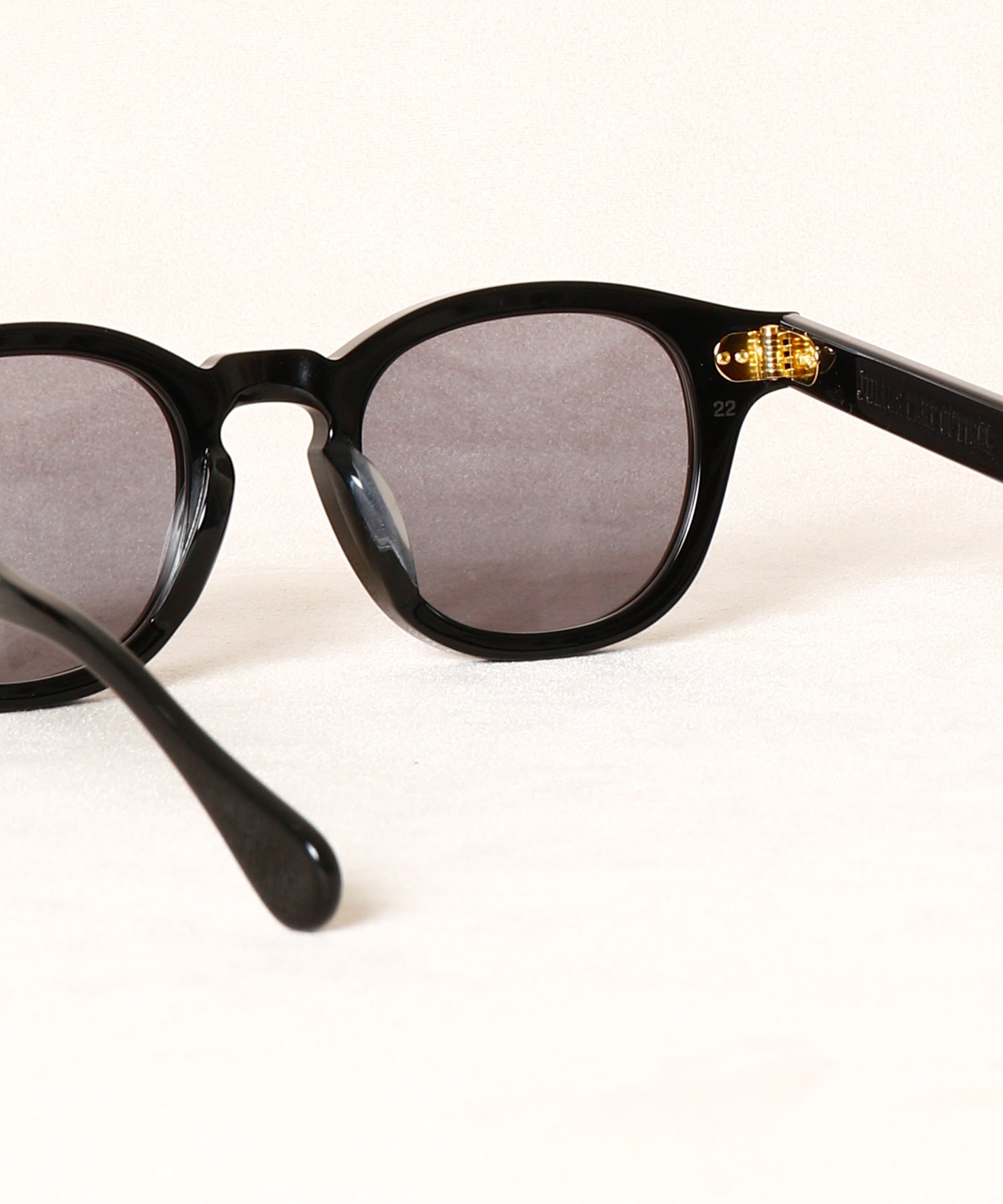 AR 46/22 Black/Gold Rivet