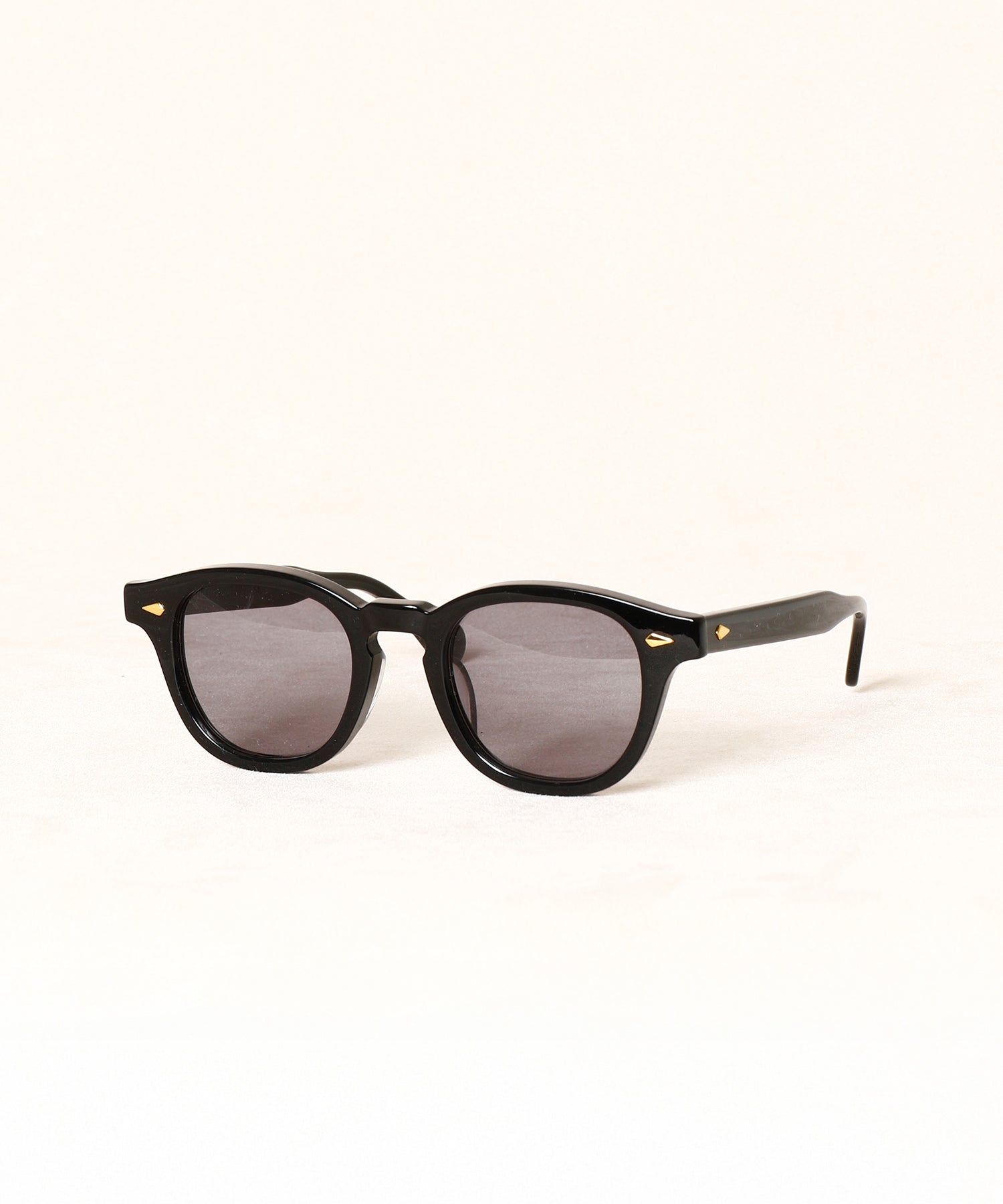 AR 48/22 Black/Gold Rivet