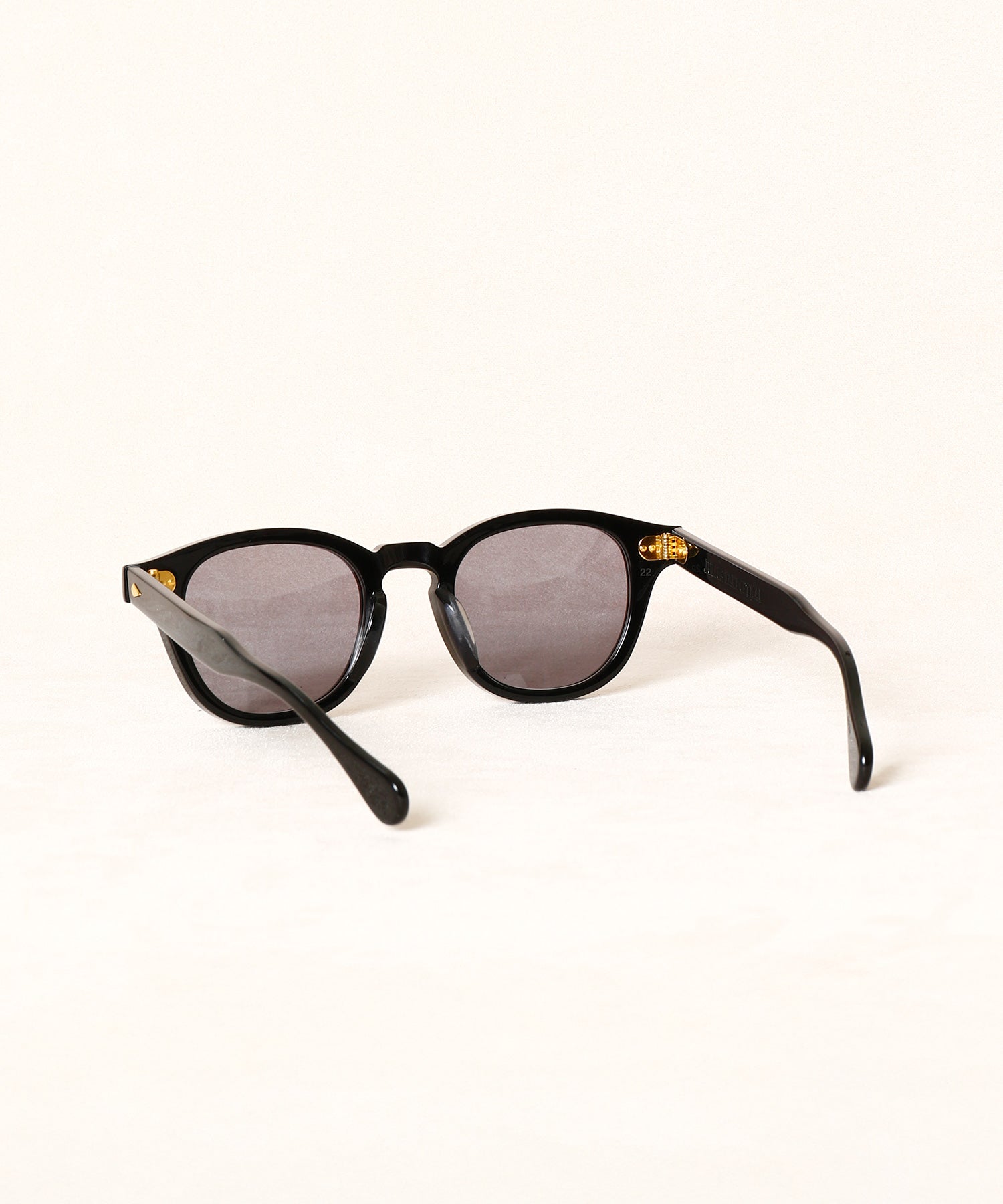AR 48/22 Black/Gold Rivet