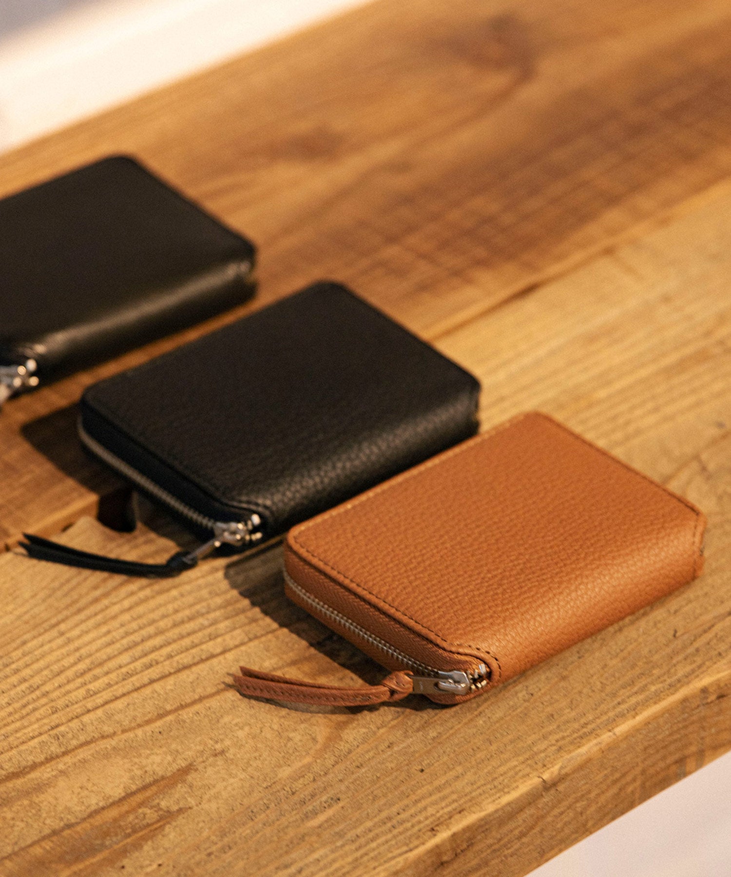 CRISPANIL ROUND PALM WALLET