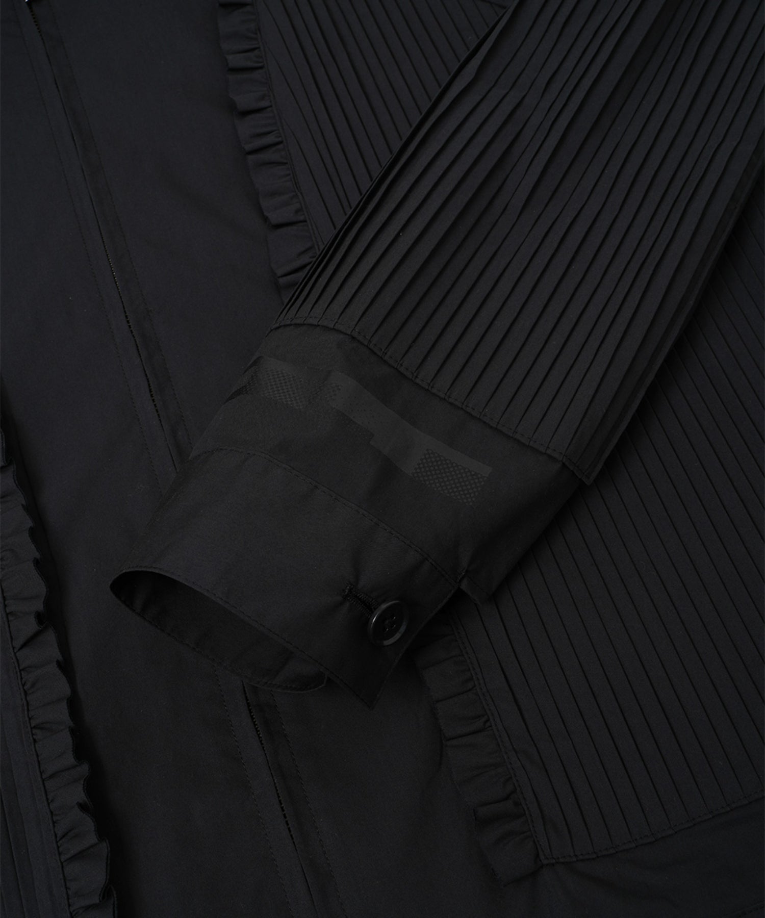 PLEATED PANEL JACKET
