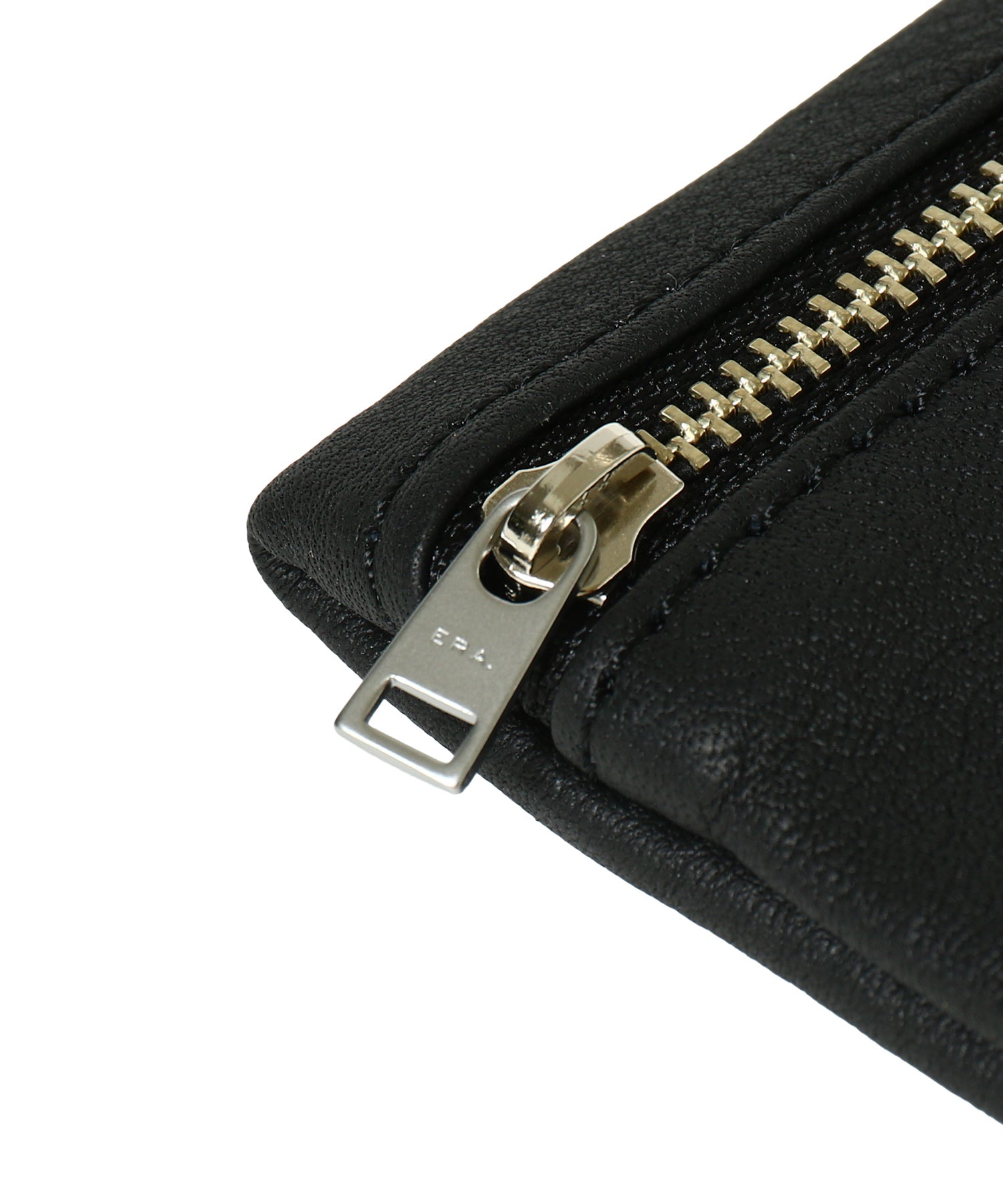 EO SHRINK ZIP POUCH SHORT