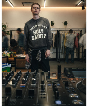 RAGLAN CRW N SWT/HOLY SAINT？/BLK