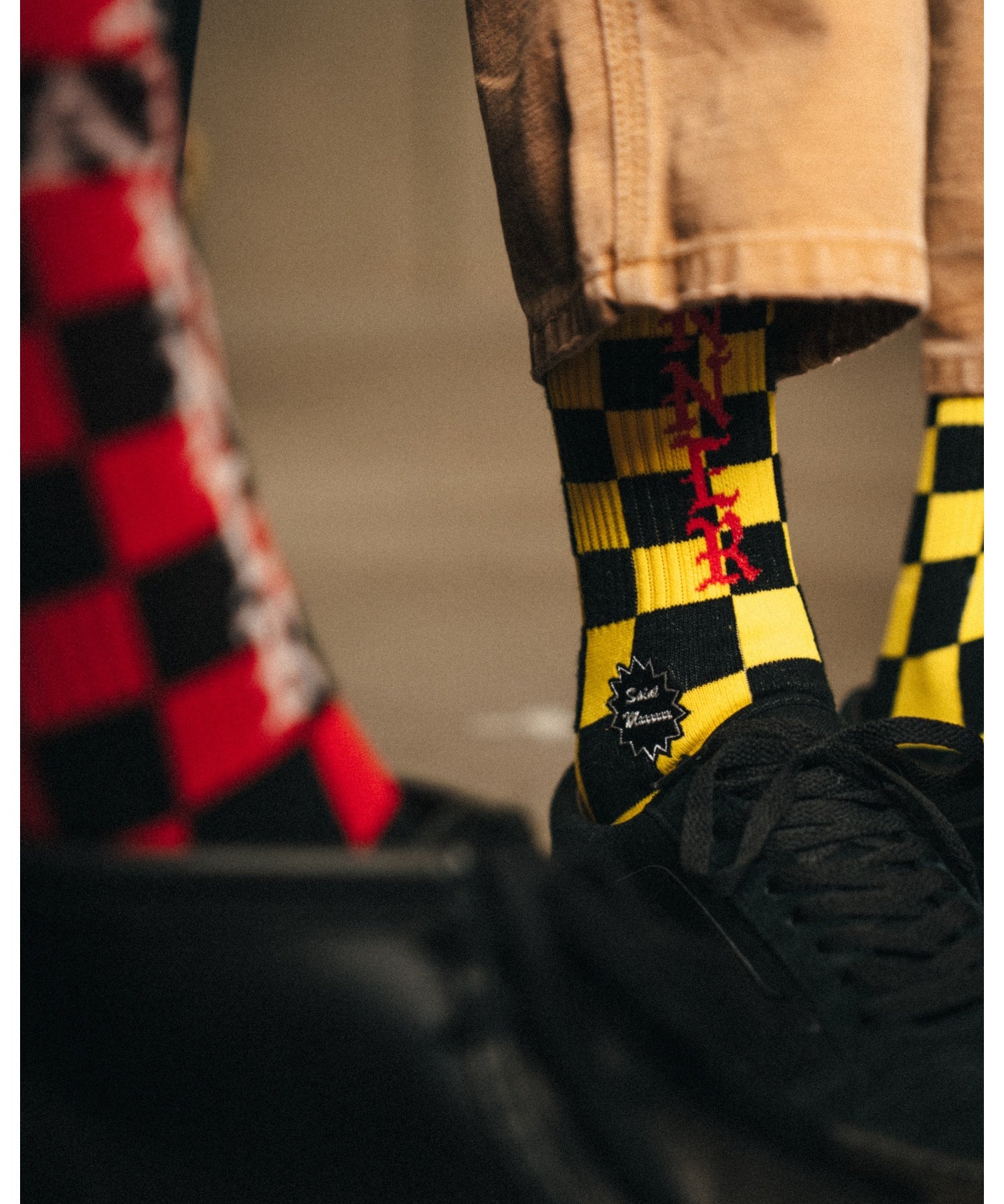 SOCKS/CHECK/BLACK+RED