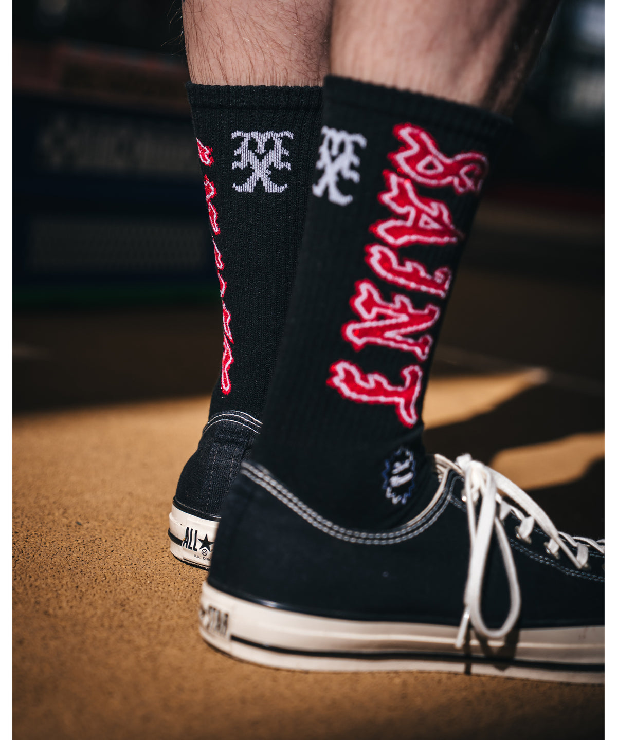 SOCKS/SAINT/BLACK+RED