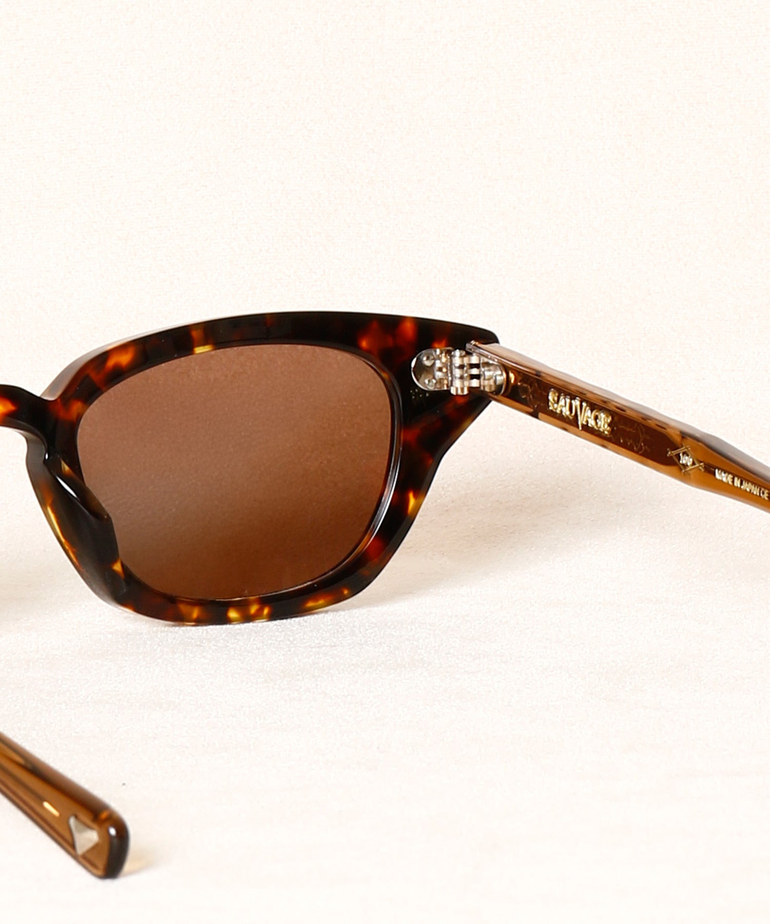 Lady Jane / Brown Tortoise