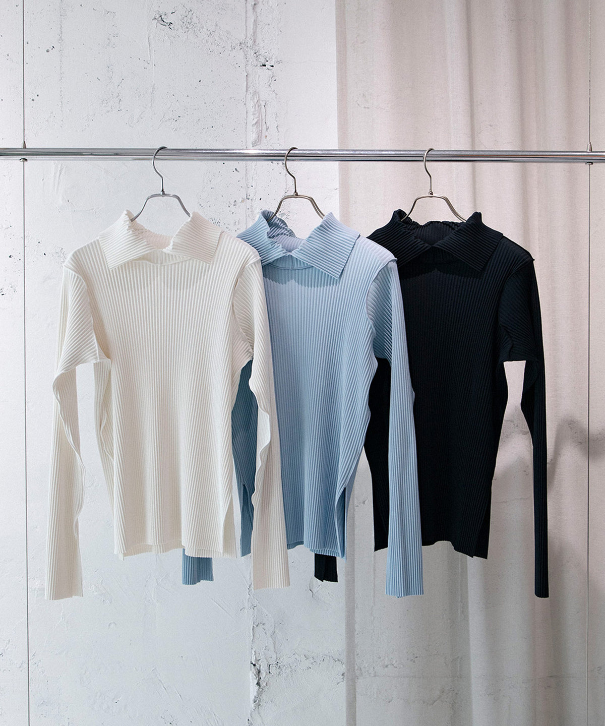 CRISP HIGH NECK TOP