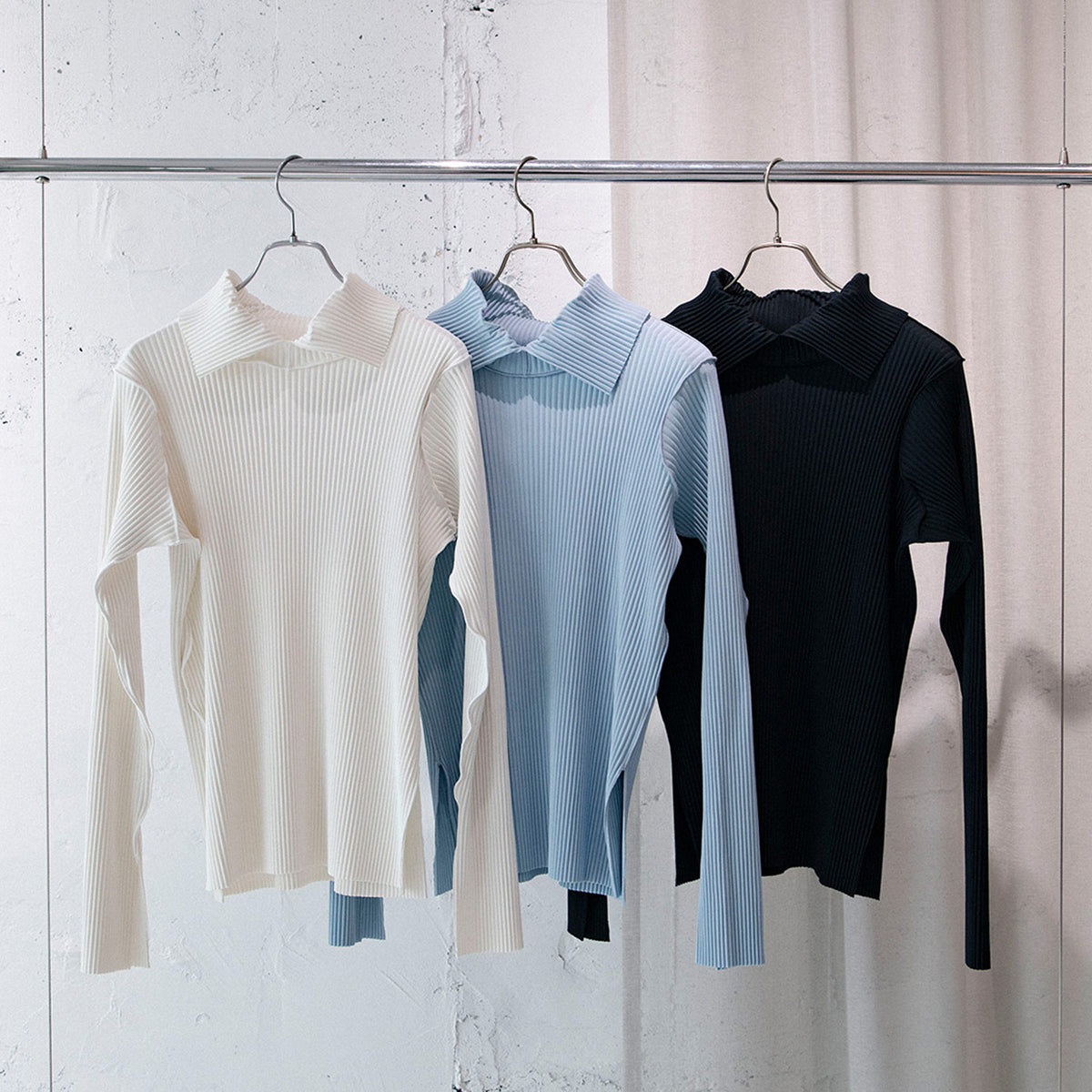 CRISP HIGH NECK TOP - kotohayokozawa (コトハヨコザワ) - tops