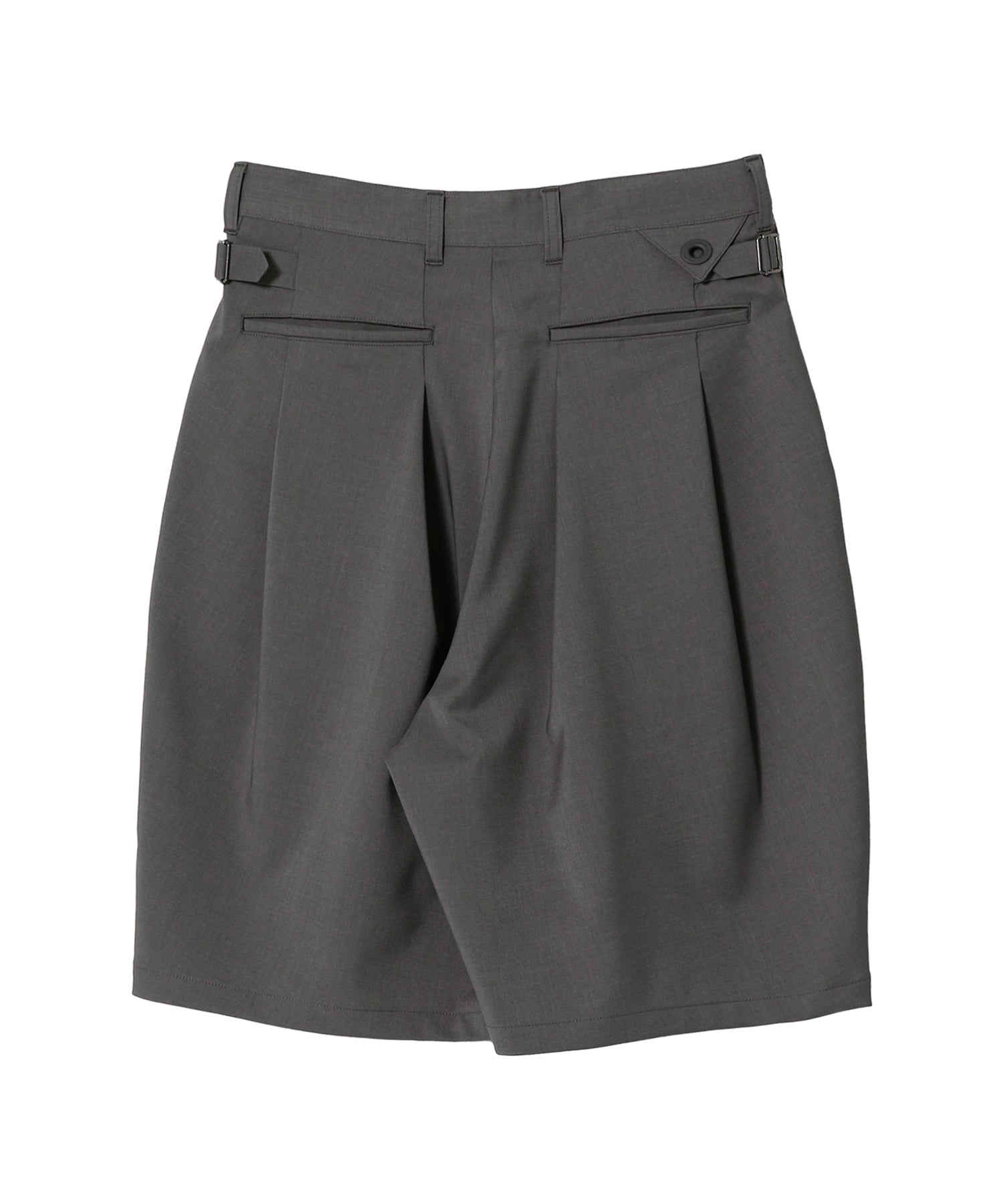 8 TUCK WIDE SHORT PANTS