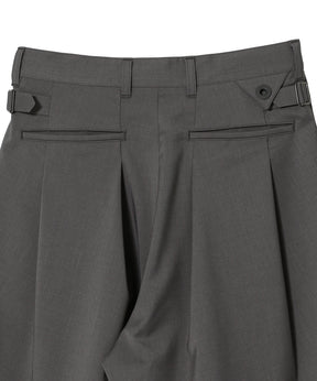 8 TUCK WIDE SHORT PANTS