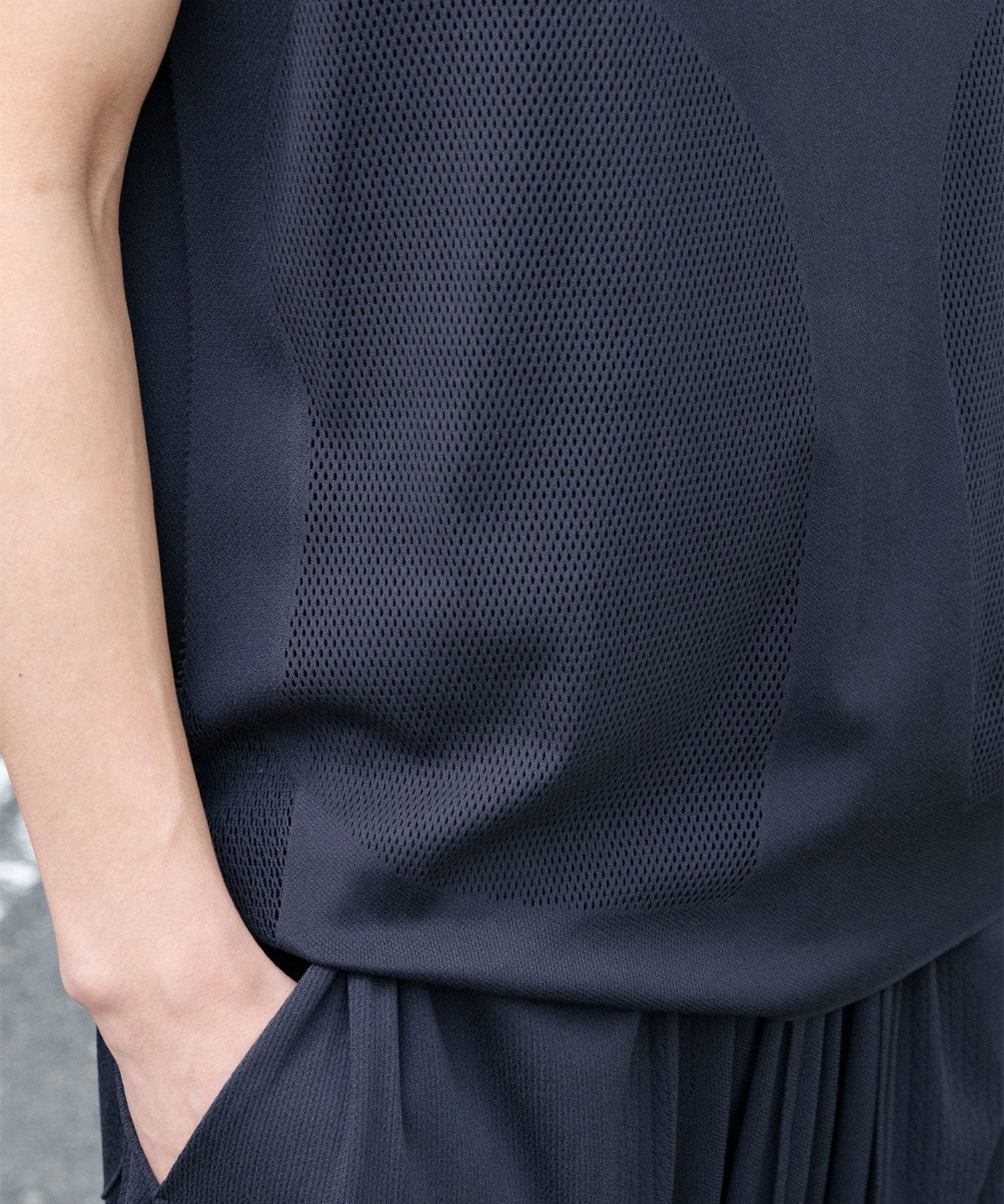 Wair SLEEVELESS KNIT