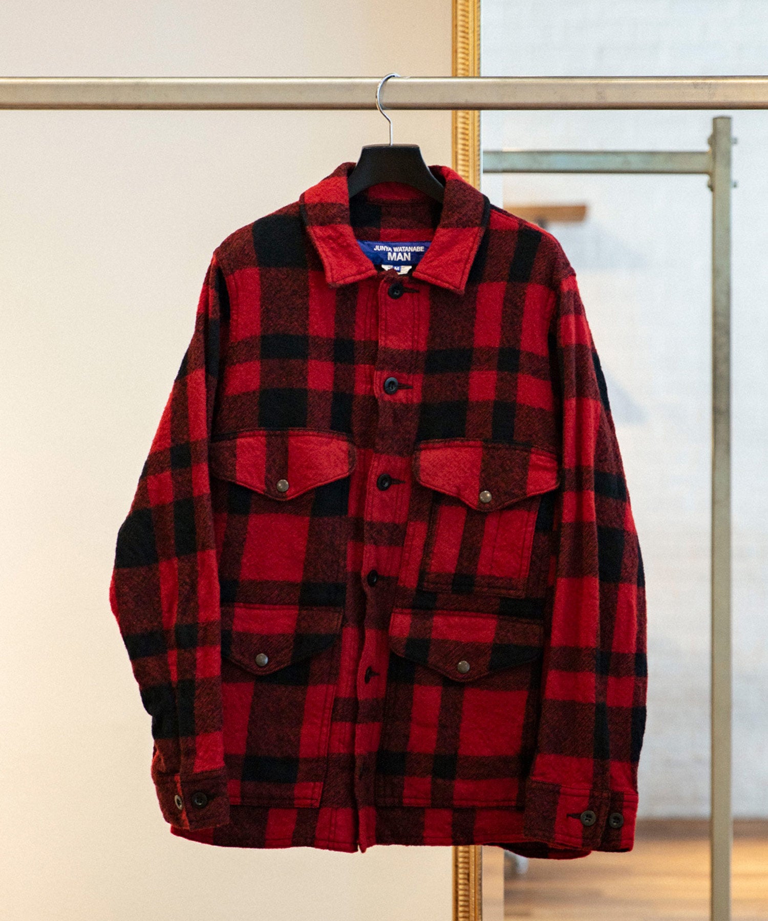 赤と黒のチェック柄のウールシャツジャケット