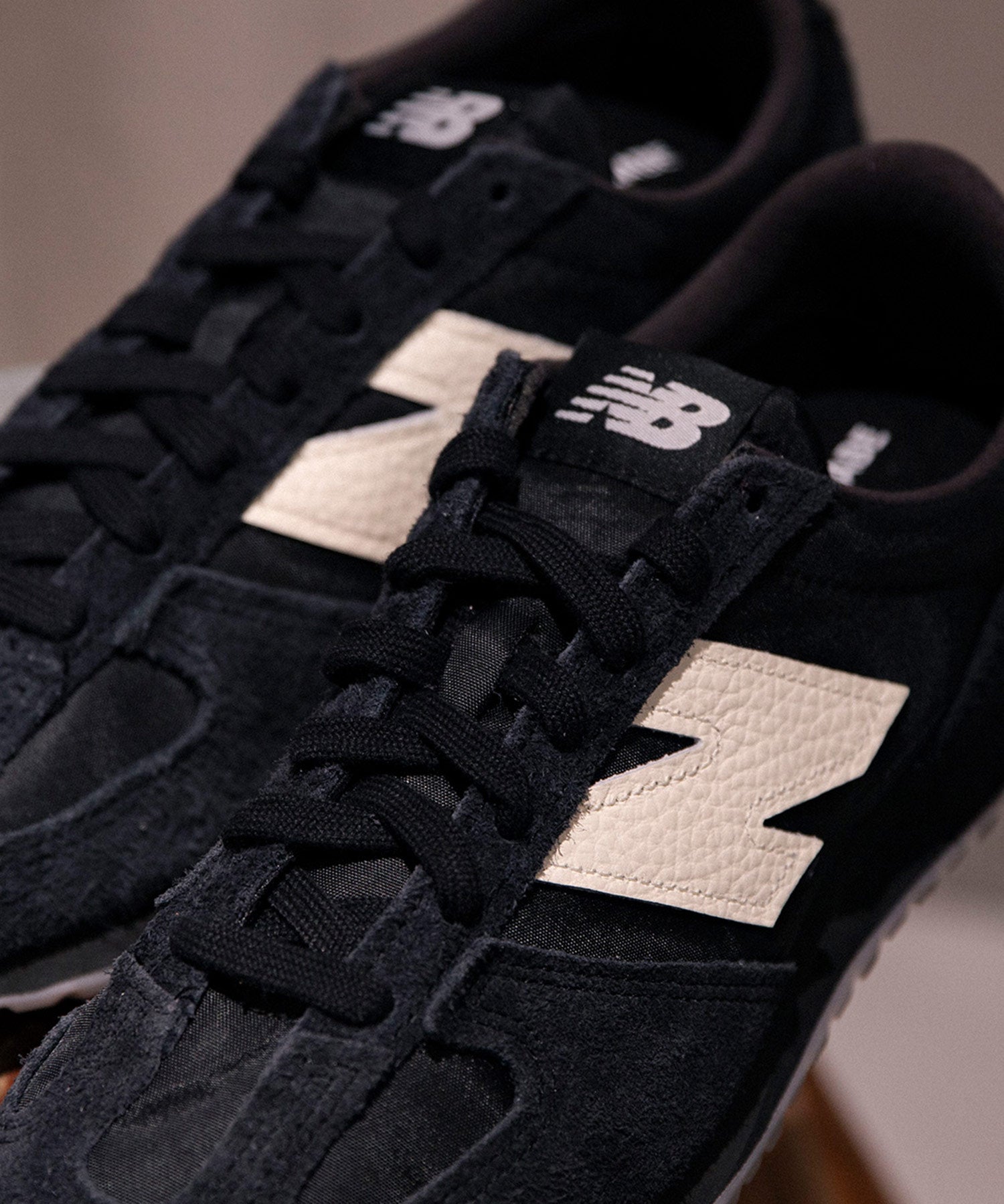 スウェードx合成繊維x合成皮革 Newbalance U471