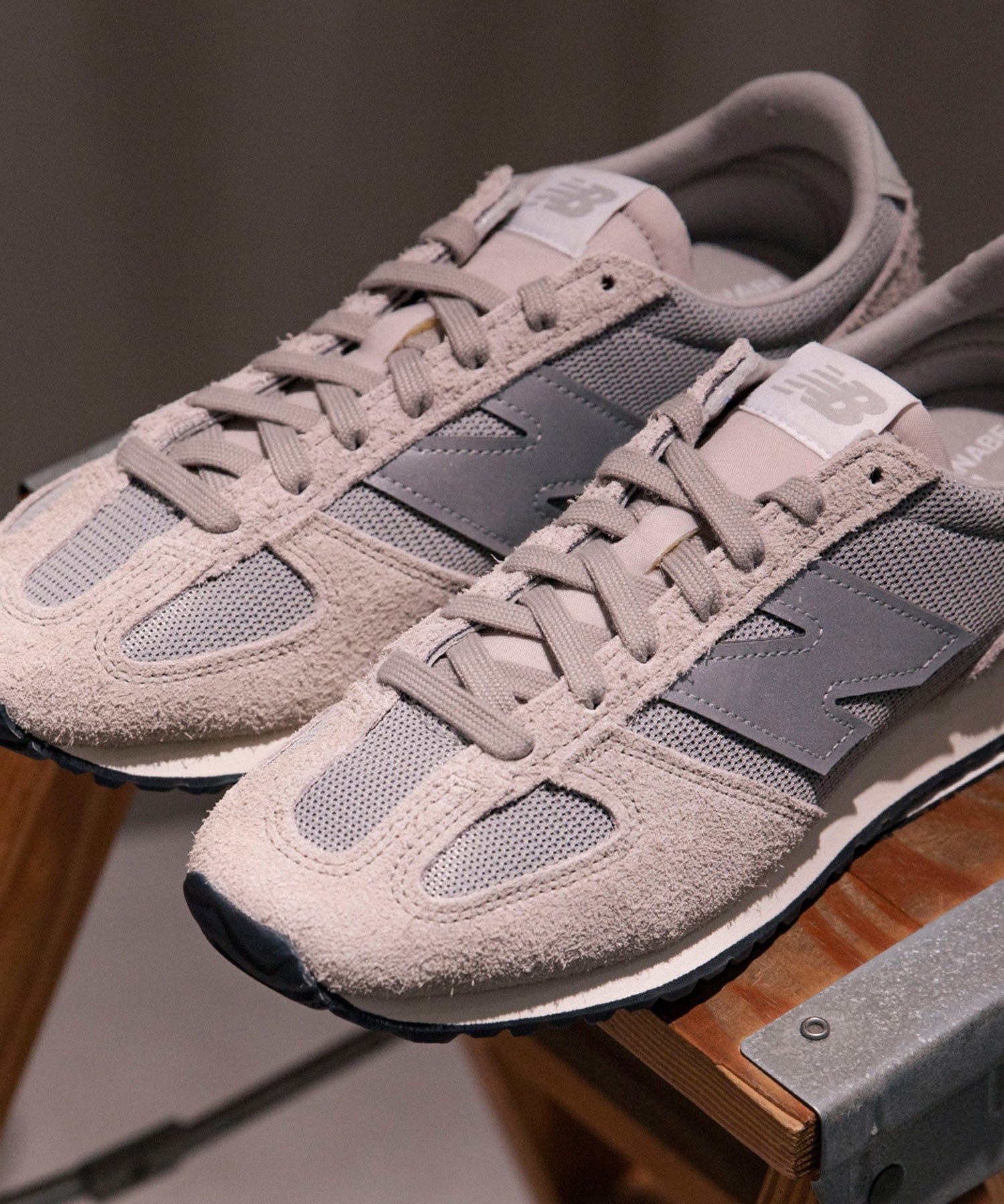 スウェードx合成繊維x合成皮革 Newbalance U471