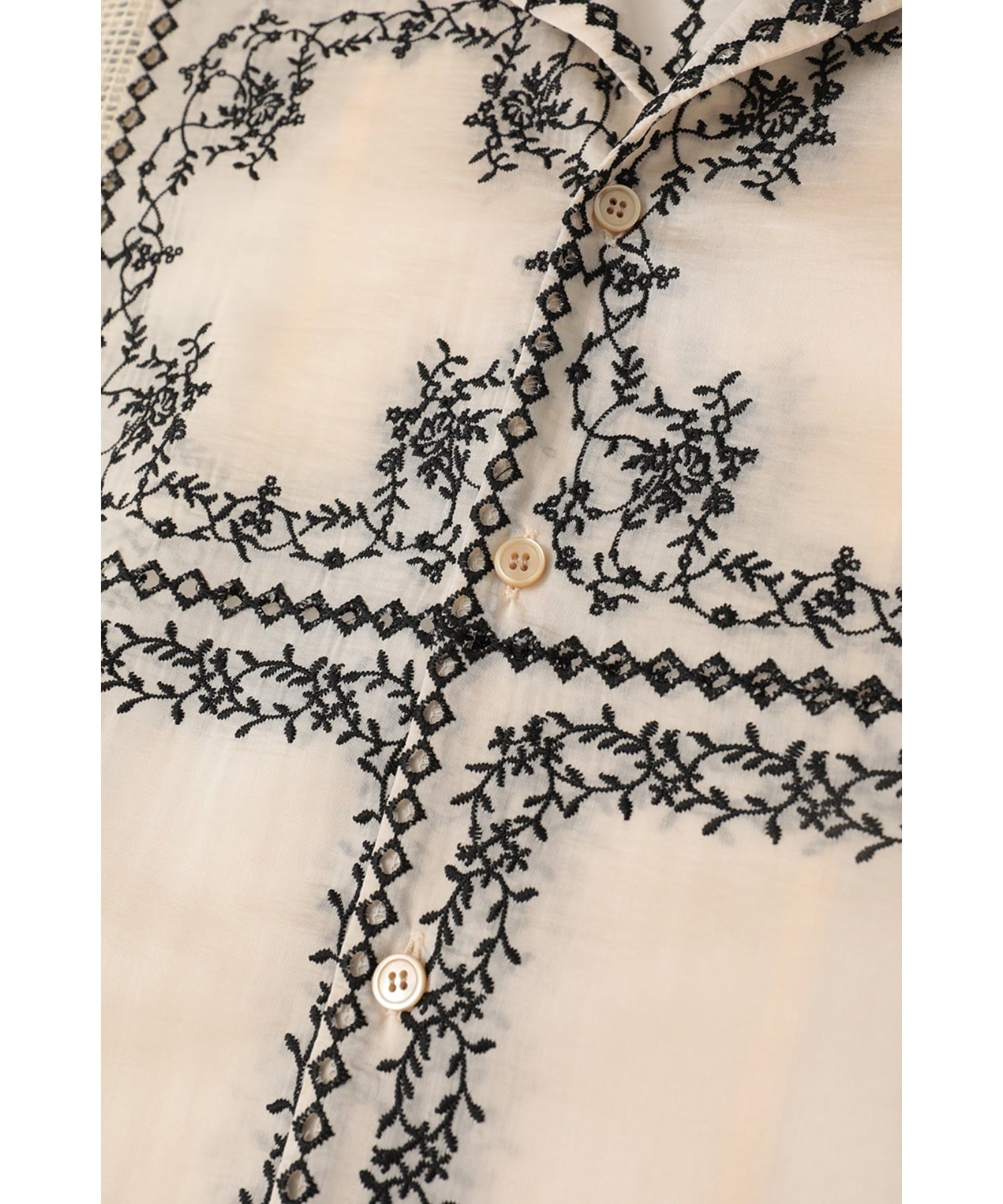 EMBROIDERY LACE BOX SHIRTS