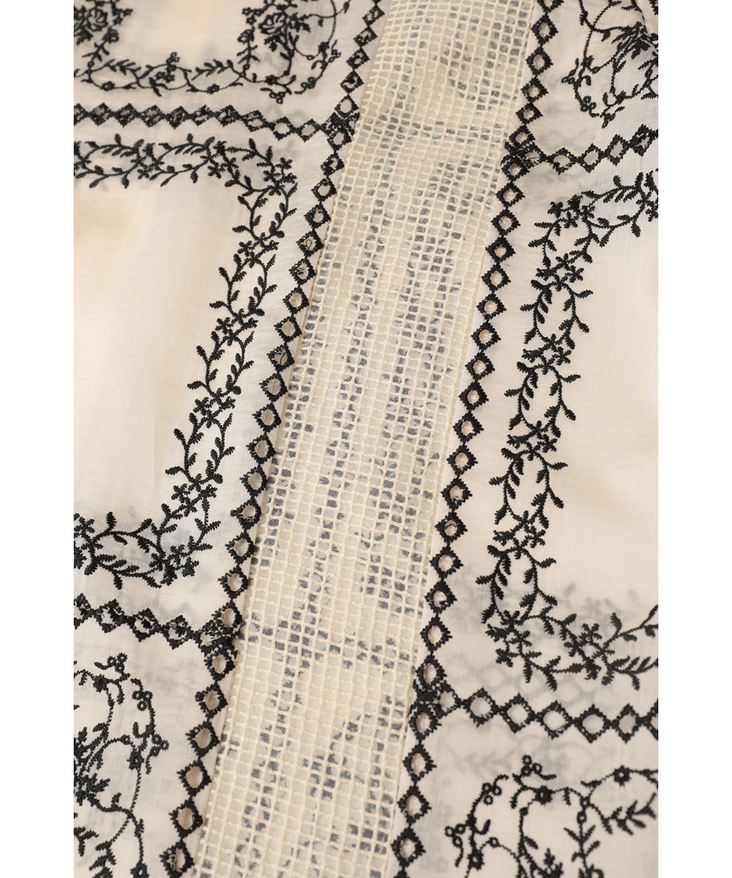EMBROIDERY LACE BOX SHIRTS