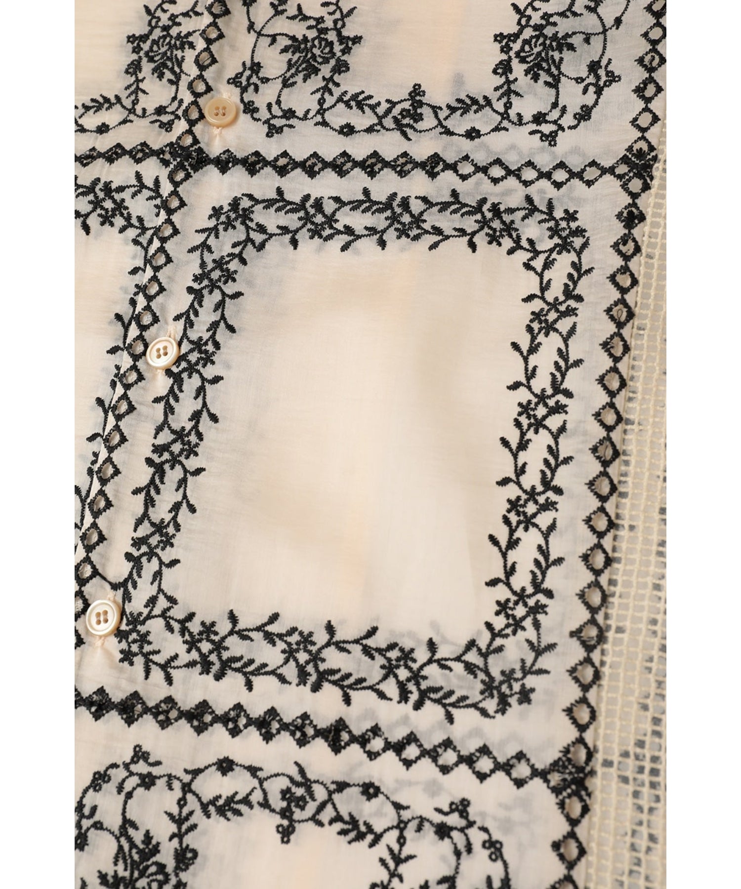 EMBROIDERY LACE BOX SHIRTS