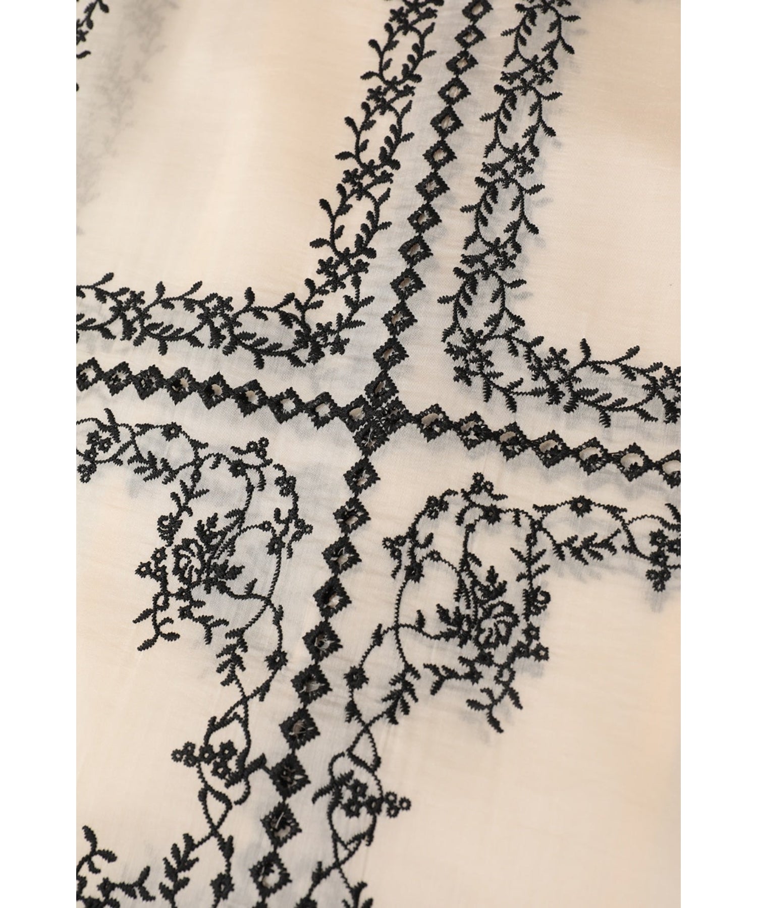 EMBROIDERY LACE BOX SHIRTS