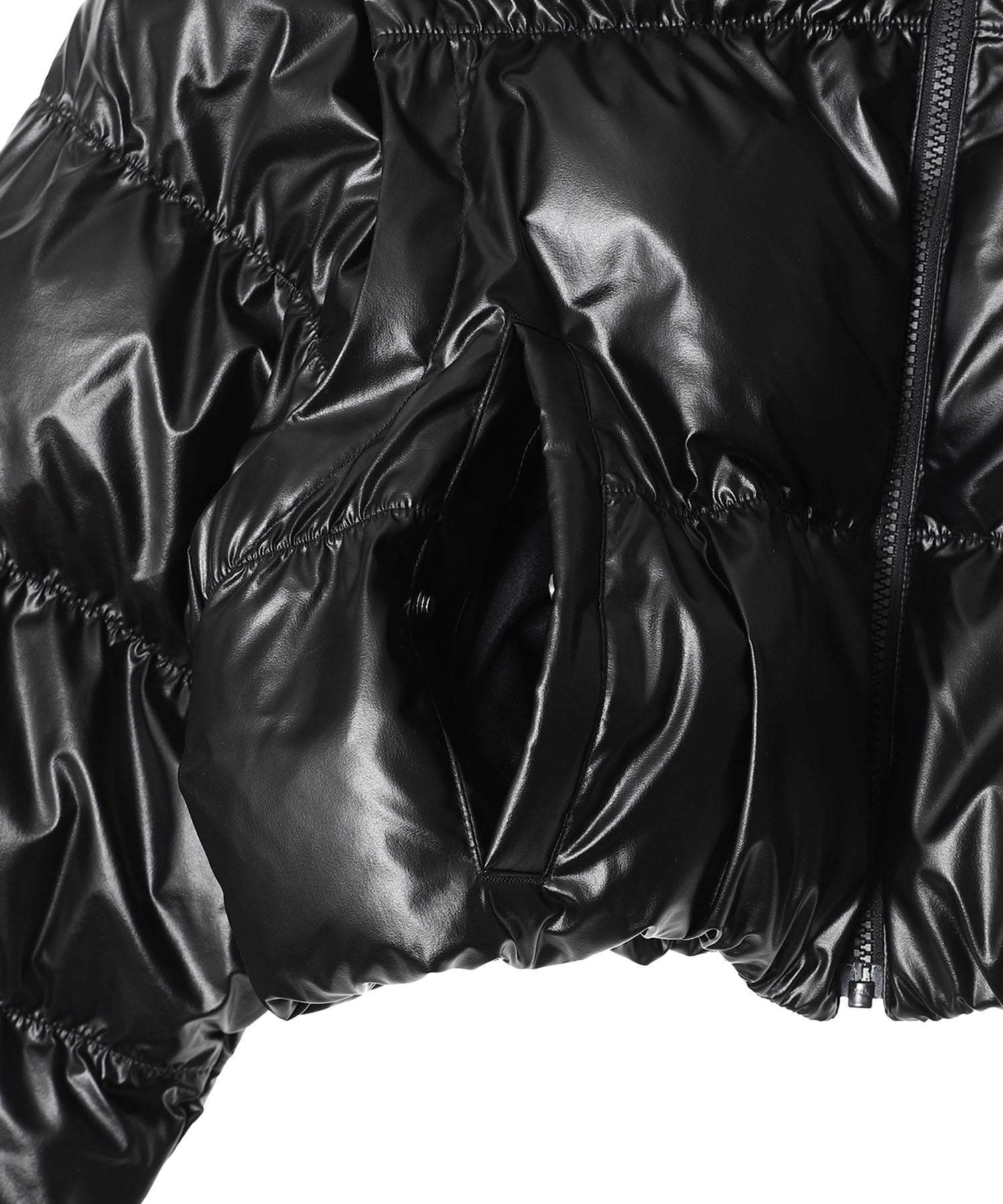 ESSENTIALS グロッシー 2-in-1スタイル クロップド丈 パファー