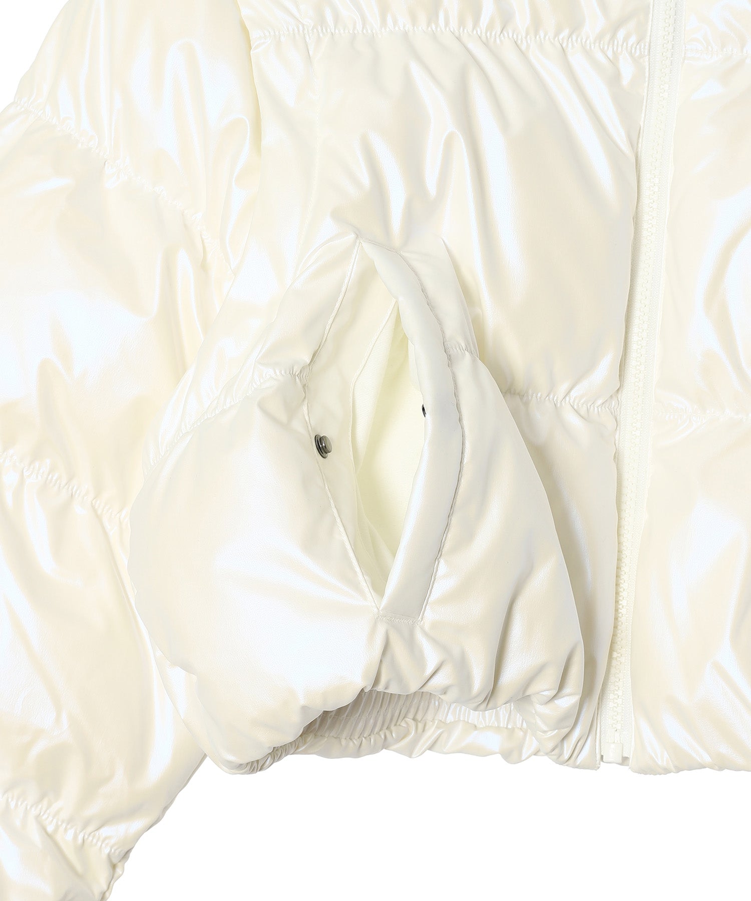 ESSENTIALS グロッシー 2-in-1スタイル クロップド丈 パファー