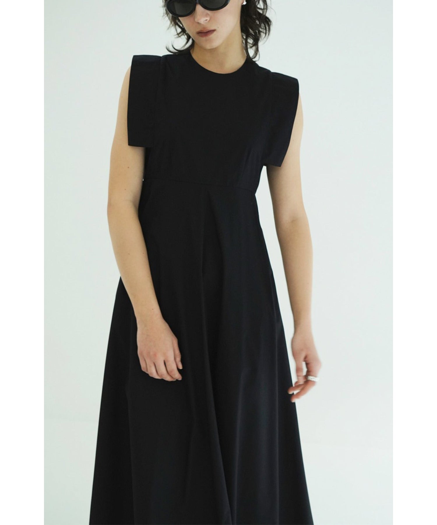 SQUARE SLEEVE ONEPIECE