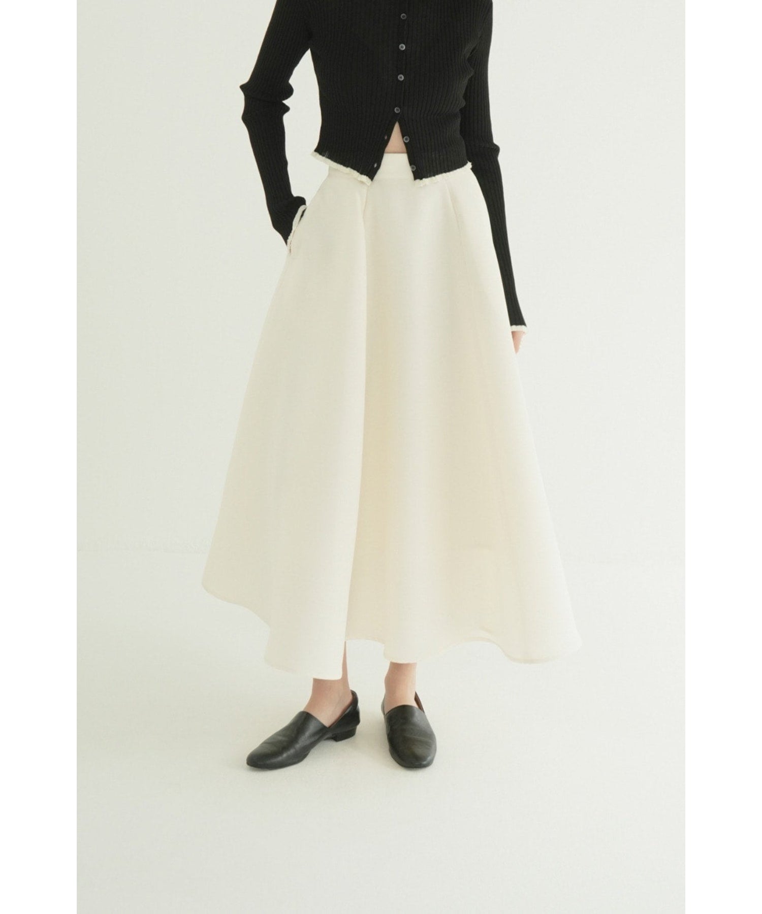 VOLUME FLARE SKIRT