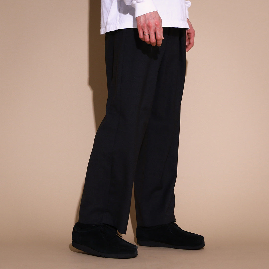 One-tuck Wide Tapered Pants